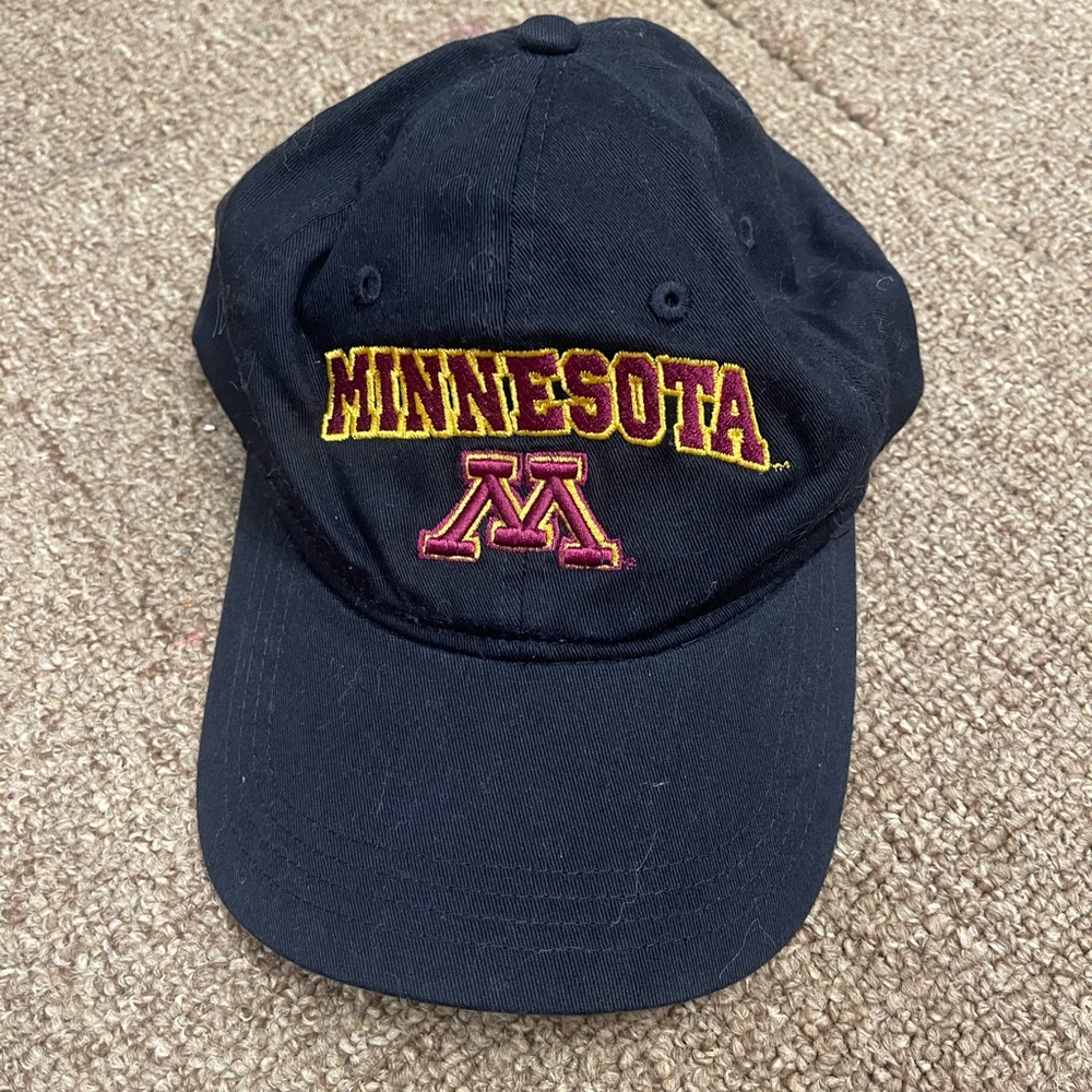 MINNESOTA GOPHERS WOMENS HAT (never worn)